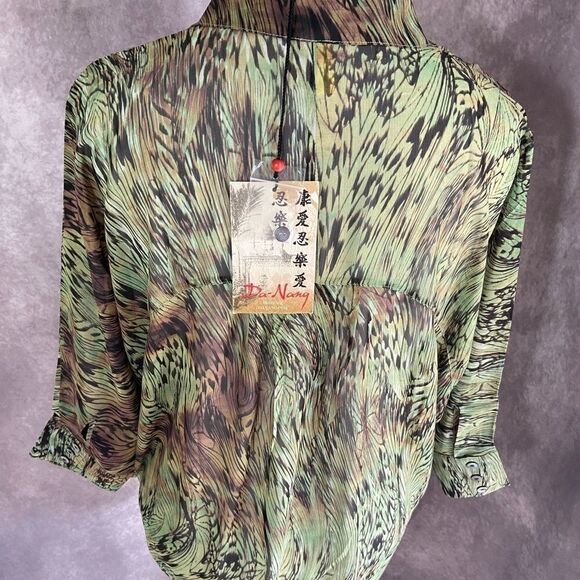 Da-Nang Collared Button Down 3/4 Sleeve Silk Top - Picture 6 of 13